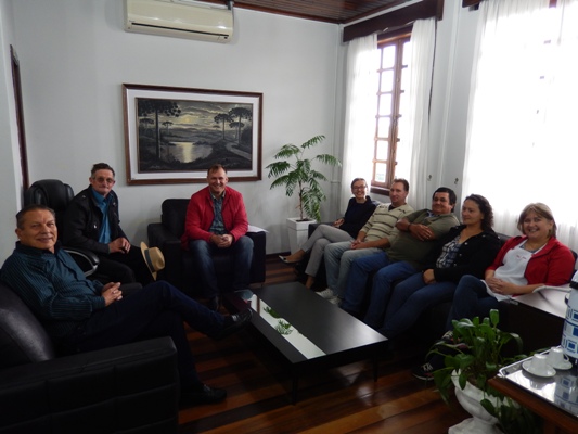 ITAIÓPOLIS: Sindicato realiza primeira rodada de negociação coletiva de trabalho 2017 com entrega de reivindicações ao prefeito Reginaldo