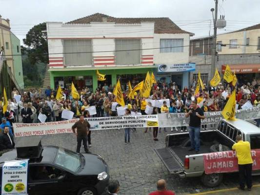 Prefeito não resiste à pressão e oferece proposta satisfatória, pondo fim a paralisação do funcionalismo público municipal de Itaiópolis