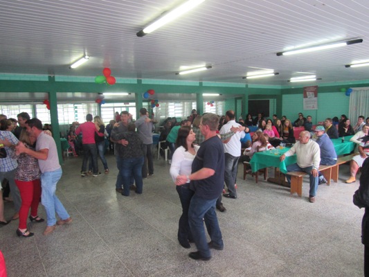 300 pessoas participam de almoço em comemoração ao dia do funcionário público
